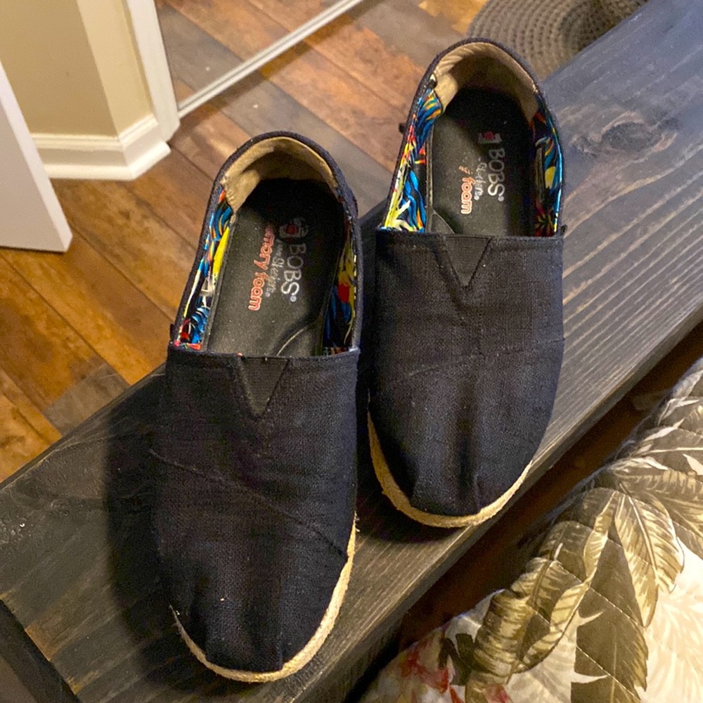 BOBS from SKETCHERS black size 8.5 memory foam and arch pillow
